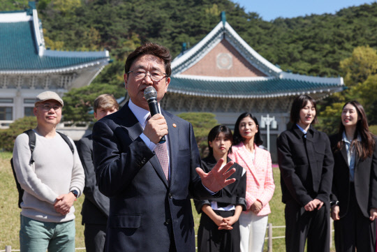 박보균 문화체육관광부 장관이 19일 오전 서울 종로구 청와대에서 열린 청와대 K-관광 랜드마크 출정식에 참석해 발언하고 있다. 연합뉴스